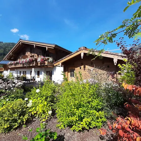 Hochalmbahnen 5w1, Lorbeerrose, Nahe Gondel, Hunde Willkommen